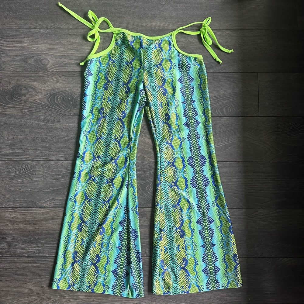 CUT OUT RAVE BELL BOTTOMS